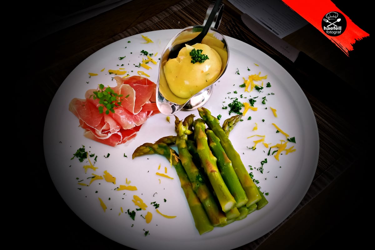 Cervelat vom grill, brätle, bräteln, fotohaefeli, jörg haefeli aarwangen, food fotograf, food photographer