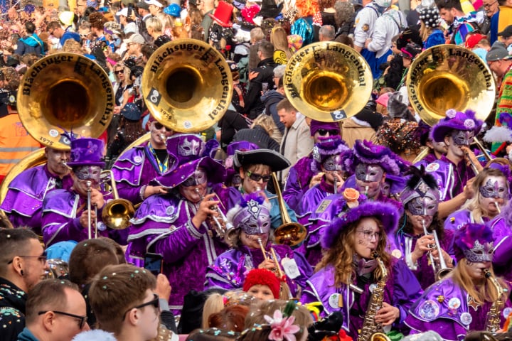 fasnacht, fasching, karneval, carnevale, guggenmusik, waggis, räppli, fotohaefeli, konfetti, gugge