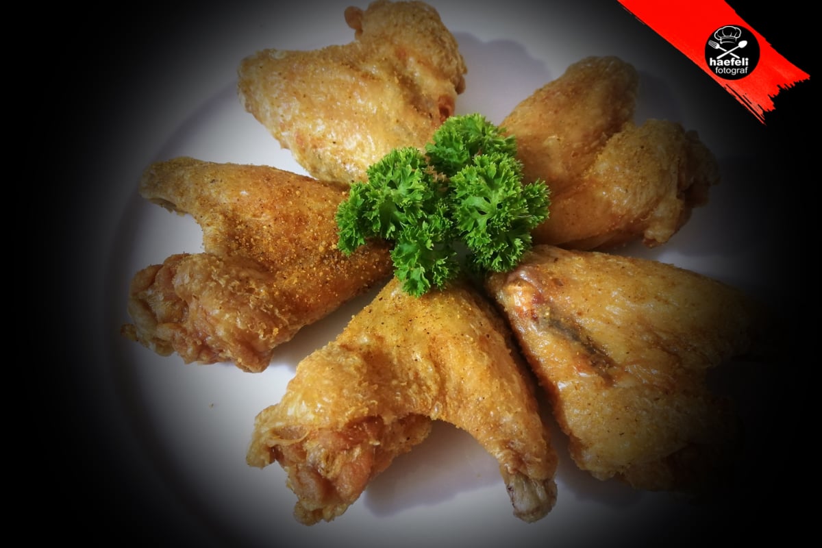 pouletflügeli, poulet im chörbli, chicken wings, fotohaefeli, jörg haefeli aarwangen, food fotograf, food photographer