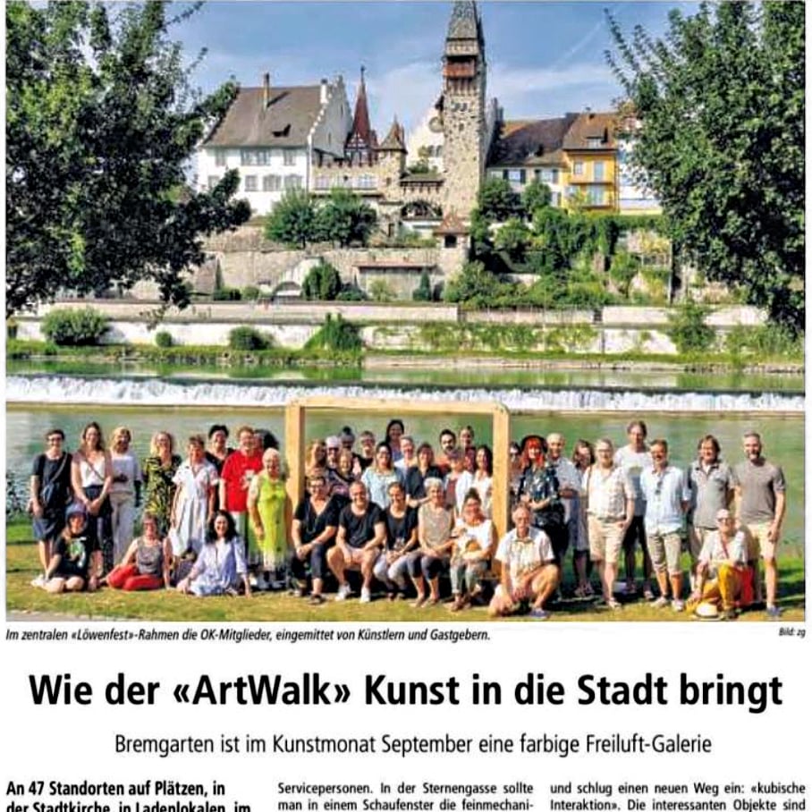 Bremgarten artwalk team und OK an der reuss vor der stadtkulisse