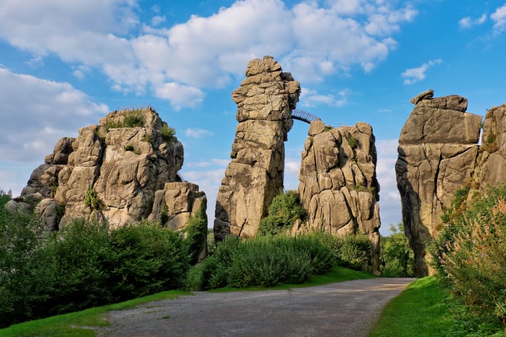 externsteine, blanche merz, fotohaefeli, orte der kraft, bovis, leyline, hartmanngitter, currynetz, horn, detmold, kreuzabnahmerelief