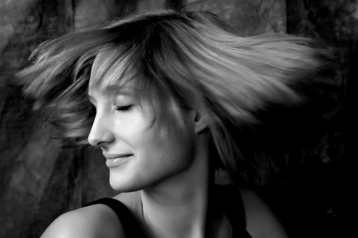 frau, mädchen, girl, portrait, haare, fotograf, schwarzweiss, fotohaefeli, fotostudio, studioaufnahmen