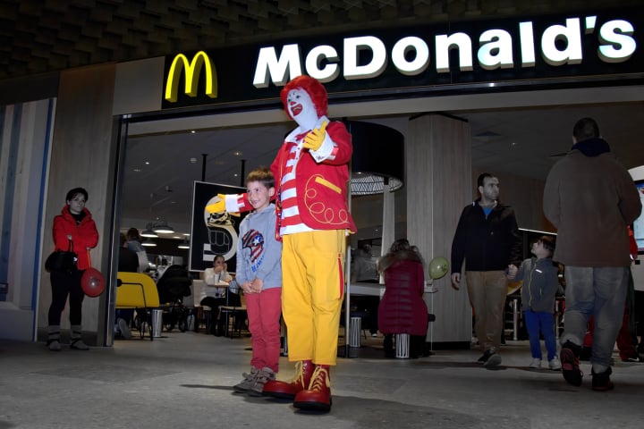 mcdonalds, ray kroc, sanbernadino, ebikon, ronaldMcdonald, swissmall, fotohaefeli, bigmac, hamburger, clown