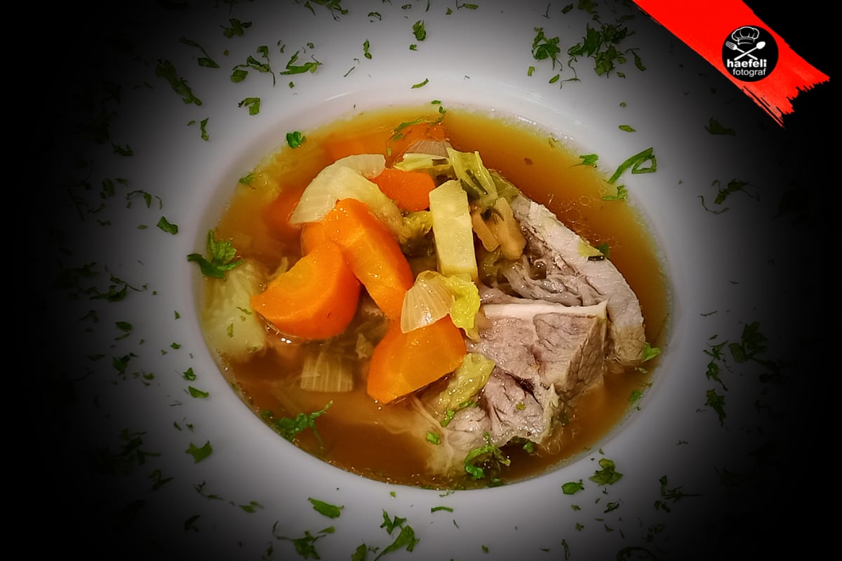 Fleischsuppe, pot au feu, suppe mit spatz, militärküche, gulaschkanone, fotohaefeli, jörg haefeli aarwangen, food fotograf, food photographer